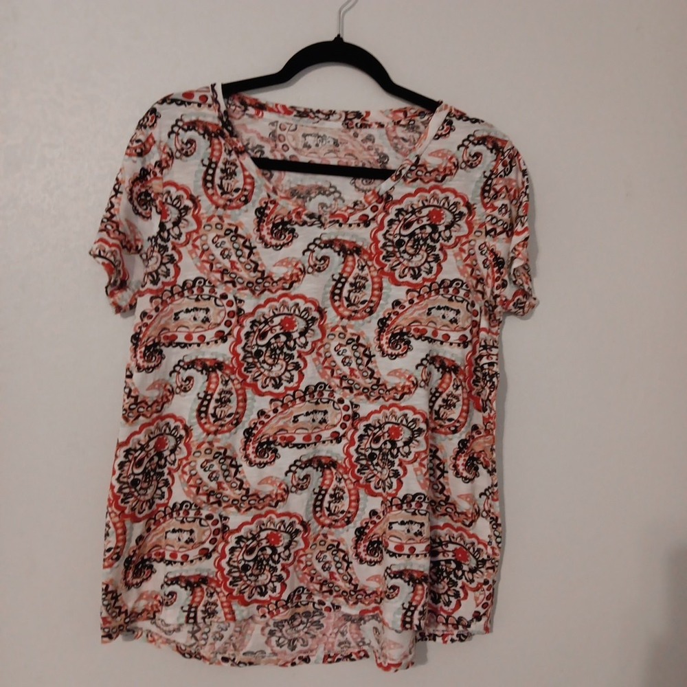 New Direction T-Shirt Women's Sz. L Multi-Color Paisley V-neck Light Weight